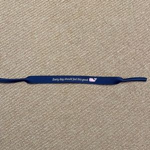 Vineyard Vines Sunglass Holder